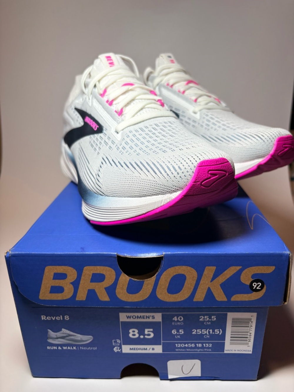 New Brooks Revel 8 Women’s size 8.5 White & Blue Running Shoe with Pink Accents - Picture 2 of 14